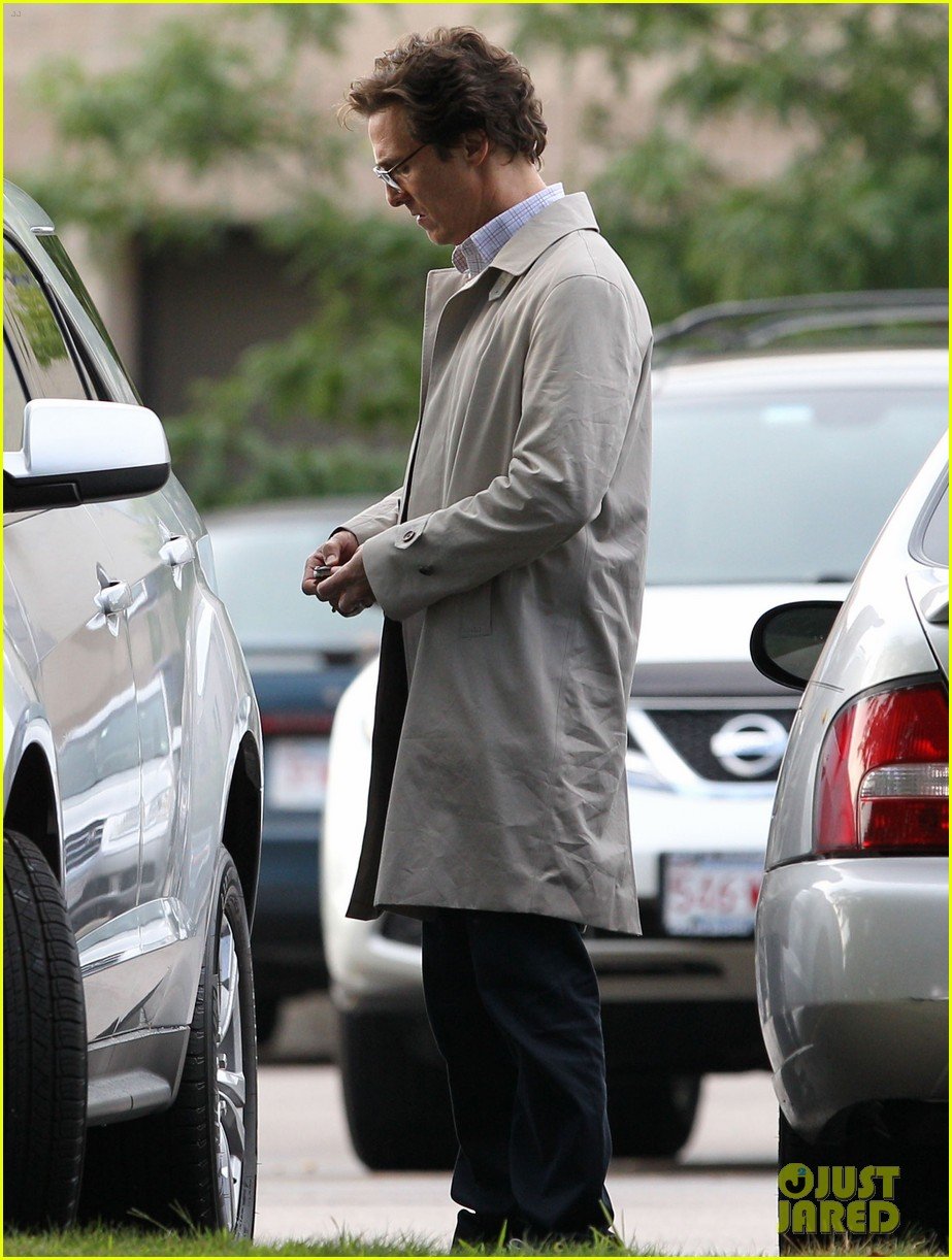 matthew mcconaughey goes for a glasses look for sea of trees 033188431
