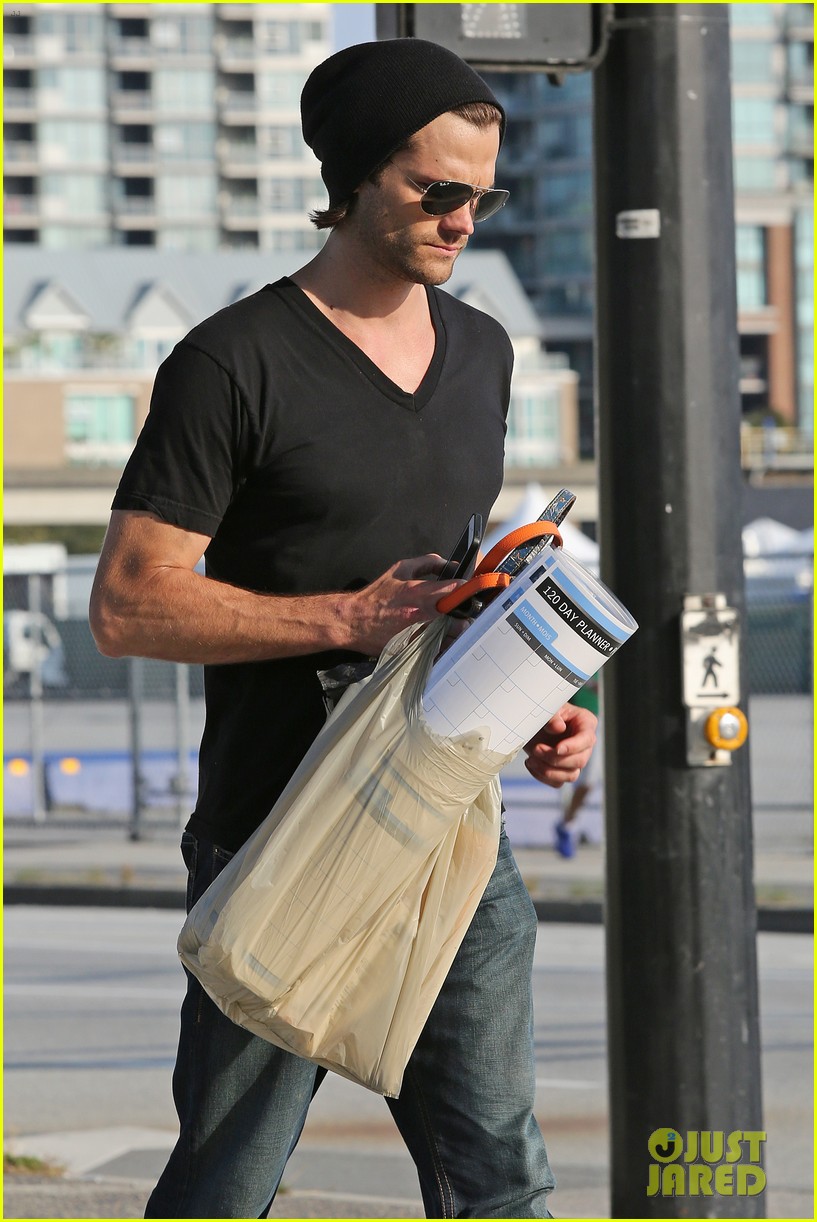 jared padalecki stocks up on day planners in sunny vancouver 063198648