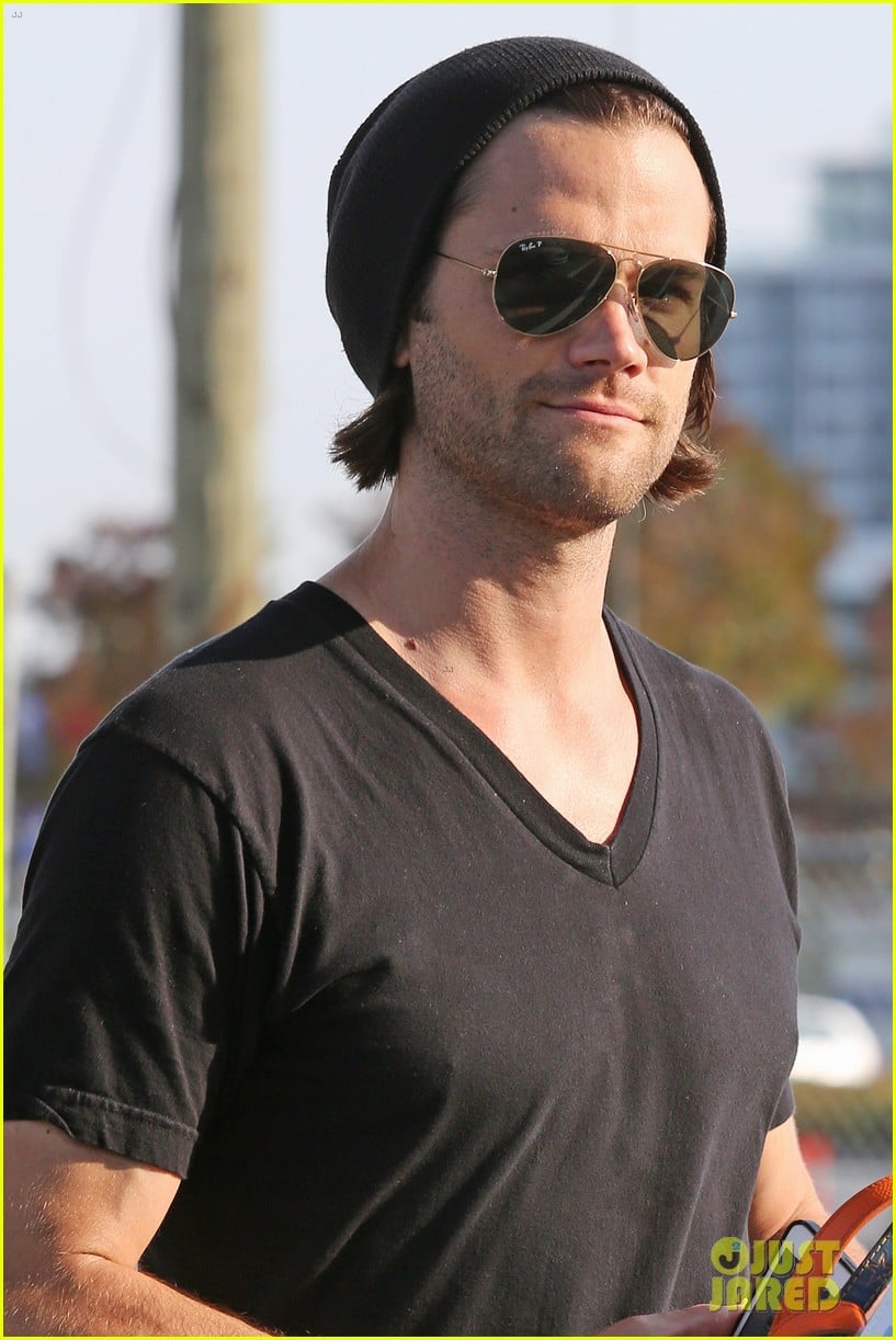 jared padalecki stocks up on day planners in sunny vancouver 103198652