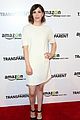 amanada peet shows off her baby bump at transparent los angeles premiere 05