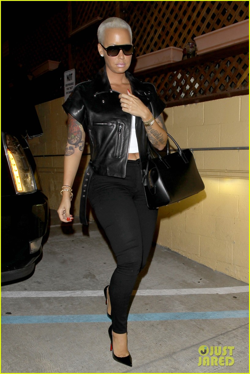 amber rose emerges without her wedding ring after accusing wiz khalifa cheating 05
