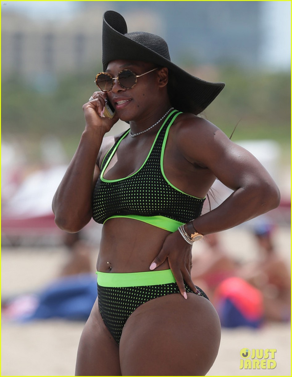 serena williams flaunts curvy bikini body in miami 04