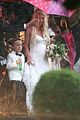 jessica simpson braves the rain for sister ashlees wedding in connecticut 03