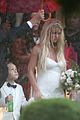 jessica simpson braves the rain for sister ashlees wedding in connecticut 09