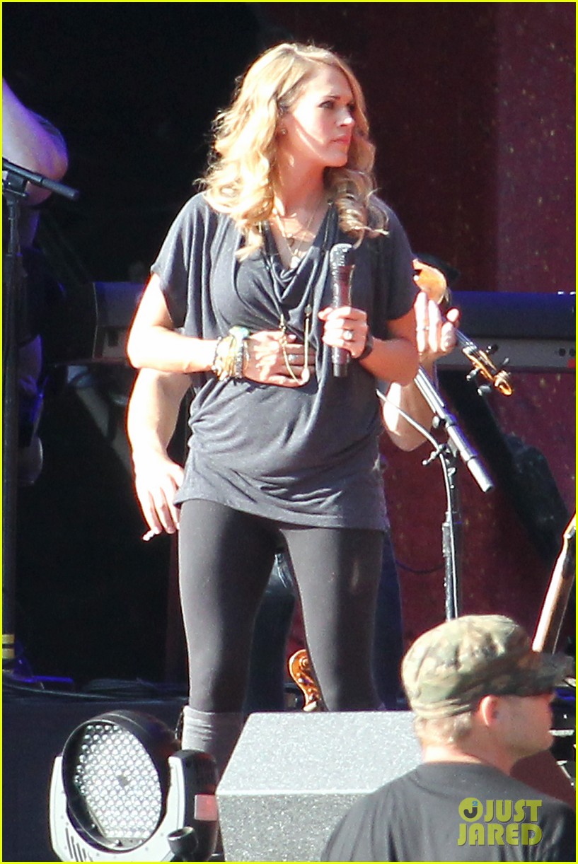 carrie underwood small baby bump for global citzen festival soundcheck 153205569