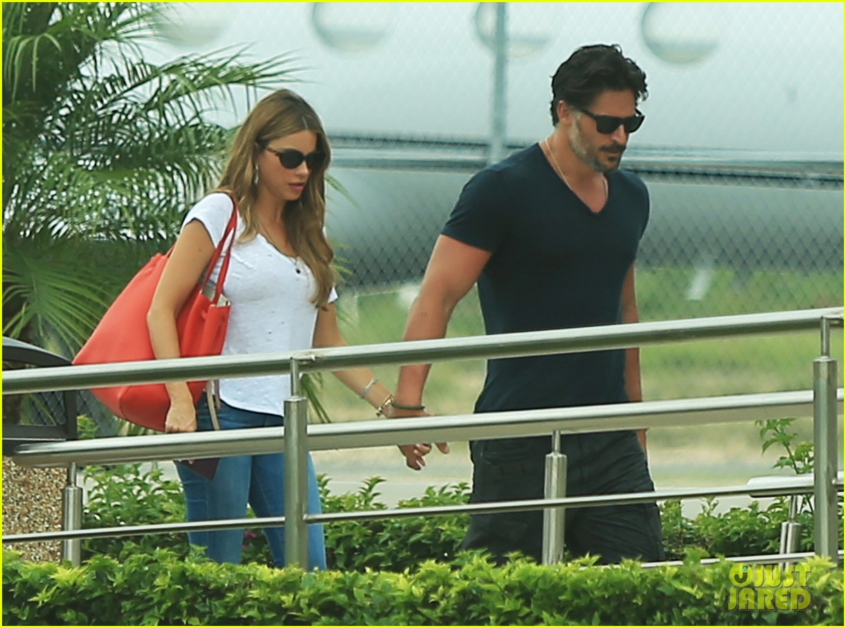 Sofia Vergara & Joe Manganiello Hold Hands After Romantic Mexico