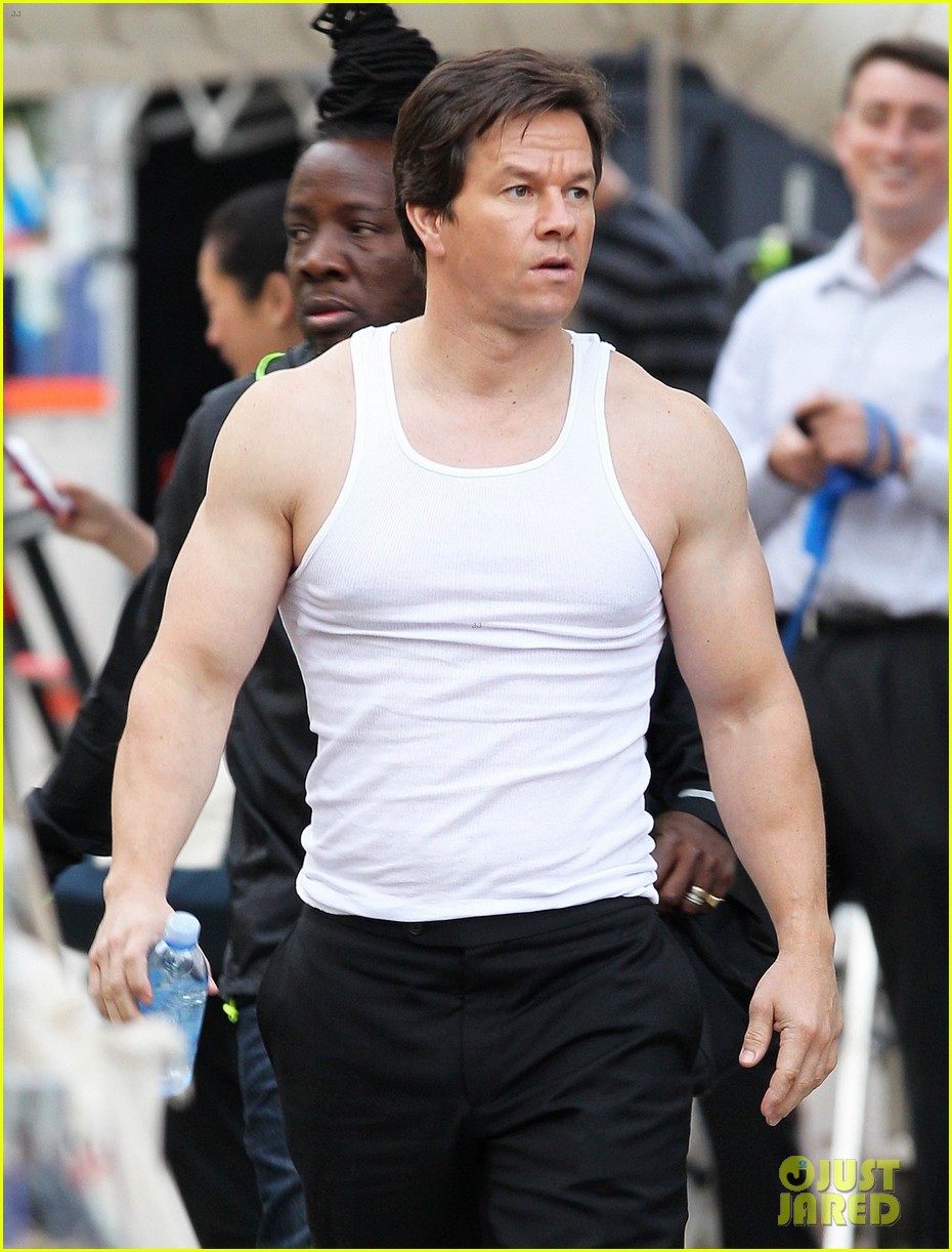 mark wahlberg muscles look so pumped up on ted 2 set 103194502