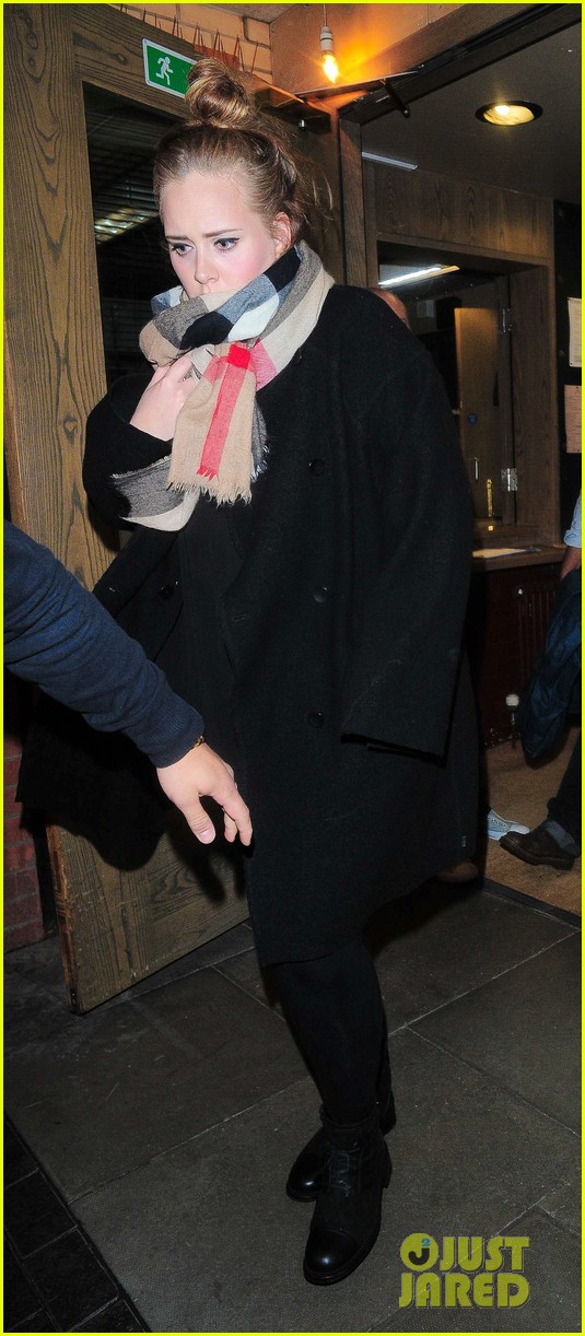 adele makes rare public appearance at fka twigs concert 103214706