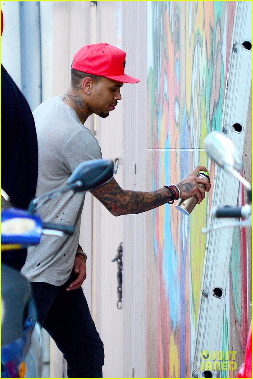 chris brown paints the town in miami 16