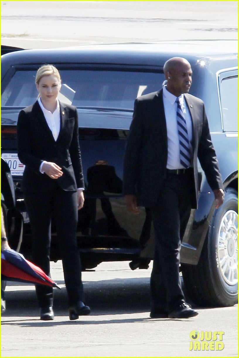 abbie cornish joins andy garcia ed harris on the set of geostorm 023229829