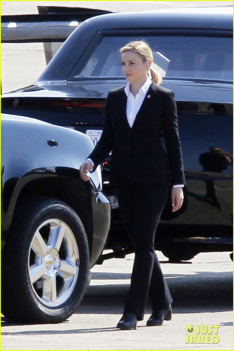 abbie cornish joins andy garcia ed harris on the set of geostorm 05
