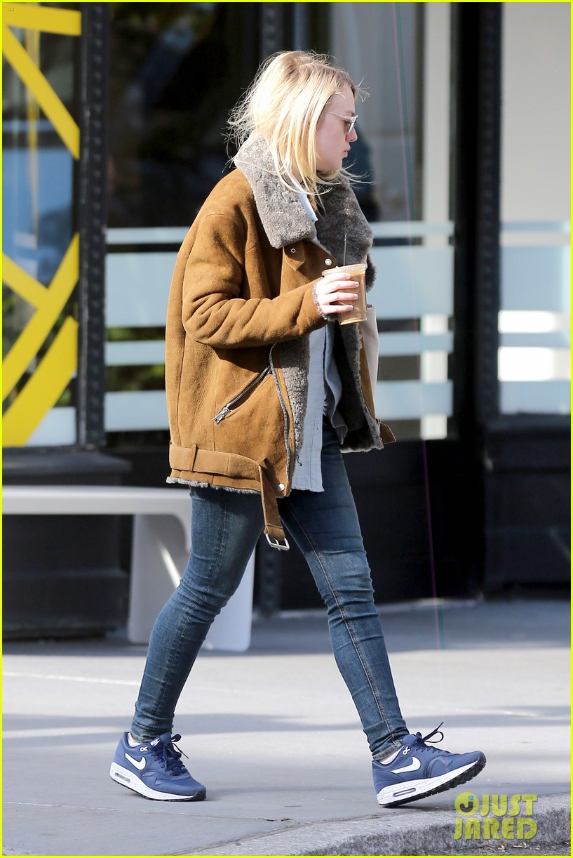 dakota fanning doesnt mind the chill in nyc 113223112