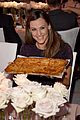 jennifer garner gets a pizza at elle women in hollywood awards 2014 01