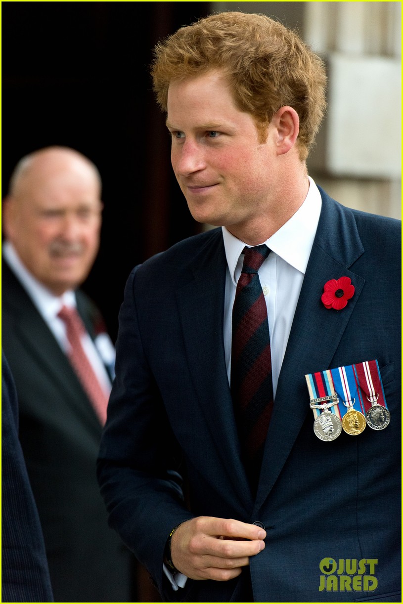 prince harry day of remembrance service 093229986