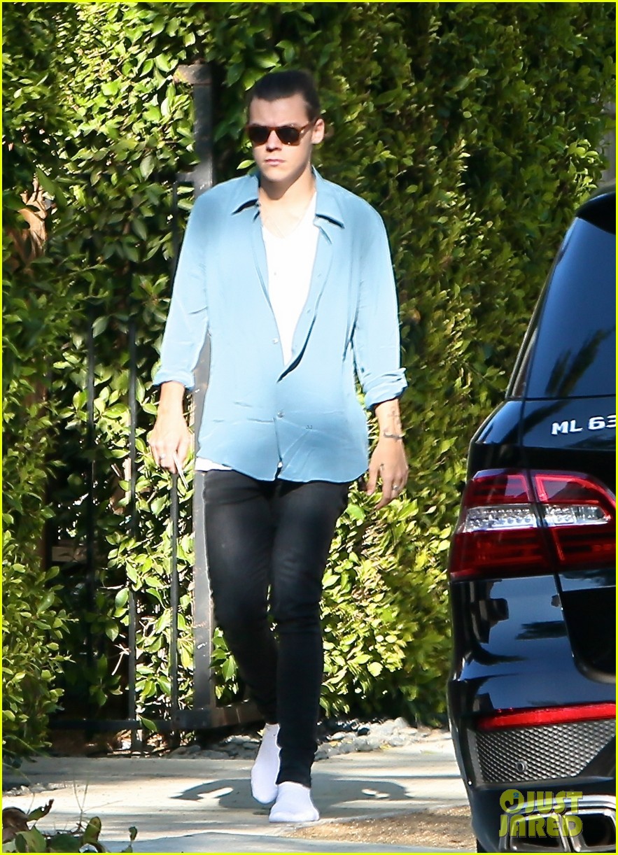 harry styles steps out before taylor swift out of woods drops 093215332