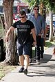chris hemsworth grabs lunch with his older brother luke 02