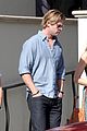chris hemsworth grabs lunch with his older brother luke 03