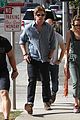 chris hemsworth grabs lunch with his older brother luke 08