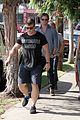 chris hemsworth grabs lunch with his older brother luke 12