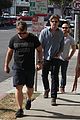 chris hemsworth grabs lunch with his older brother luke 16