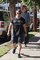 chris hemsworth grabs lunch with his older brother luke 17