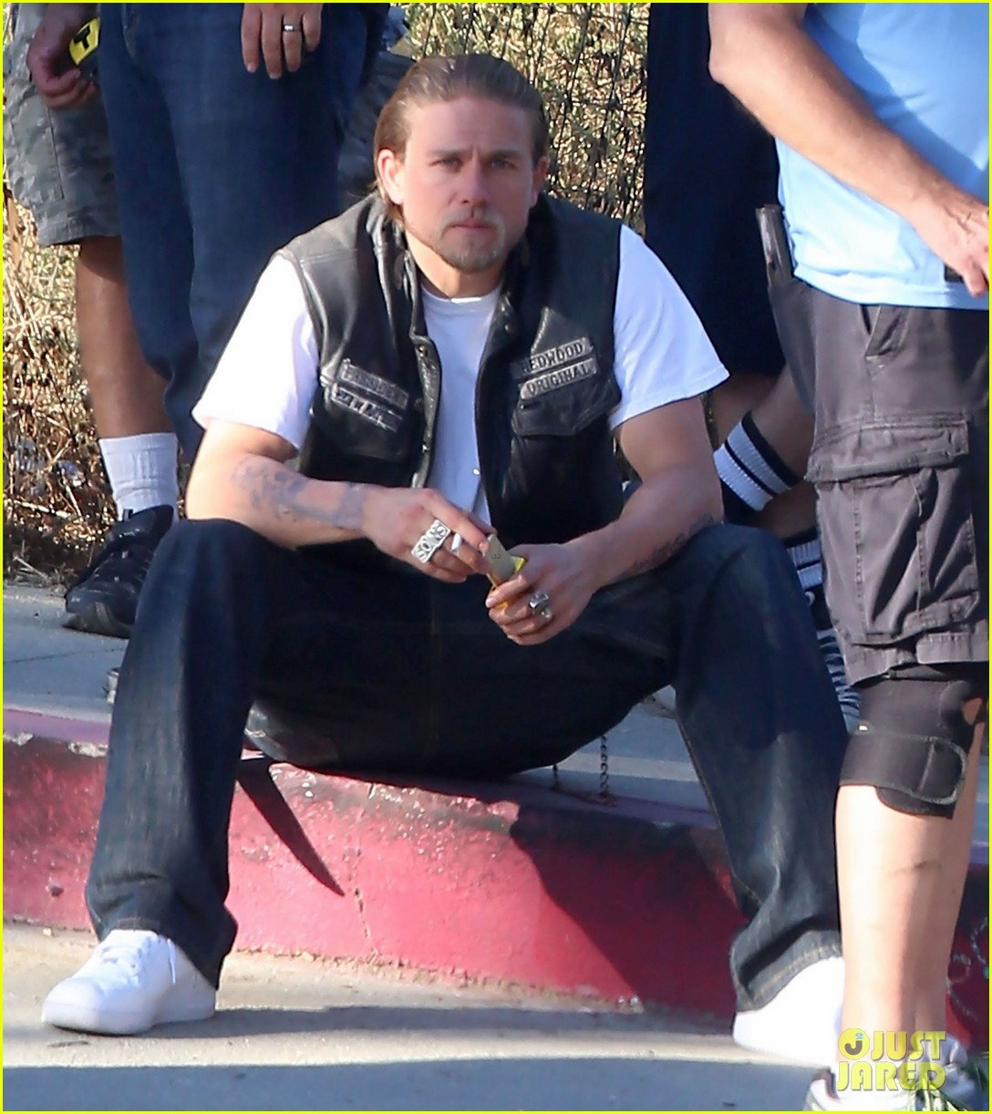 charlie hunnam decision to pull out of fifty was difficult 053212809