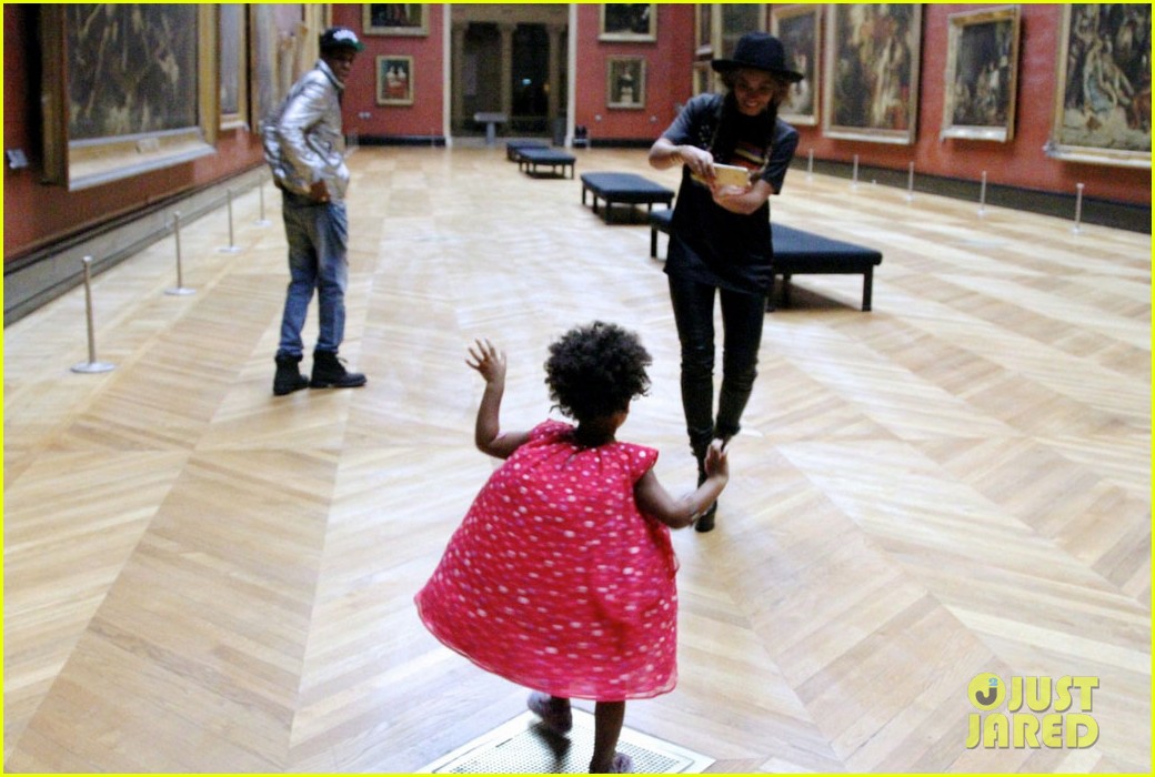 blue ivy carter has a marilyn monroe moment at the louvre 113217074