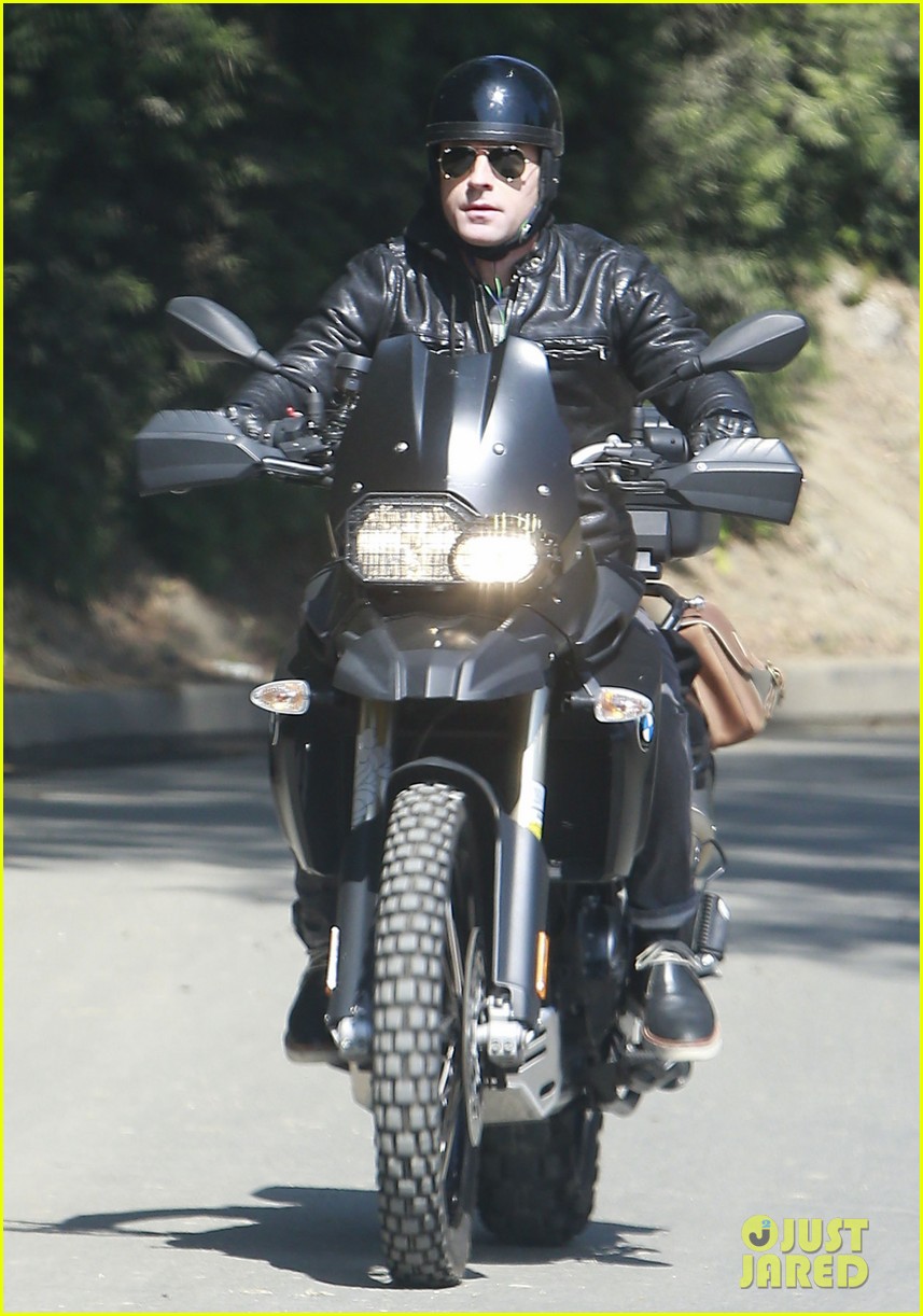 justin theroux second ride 053216704