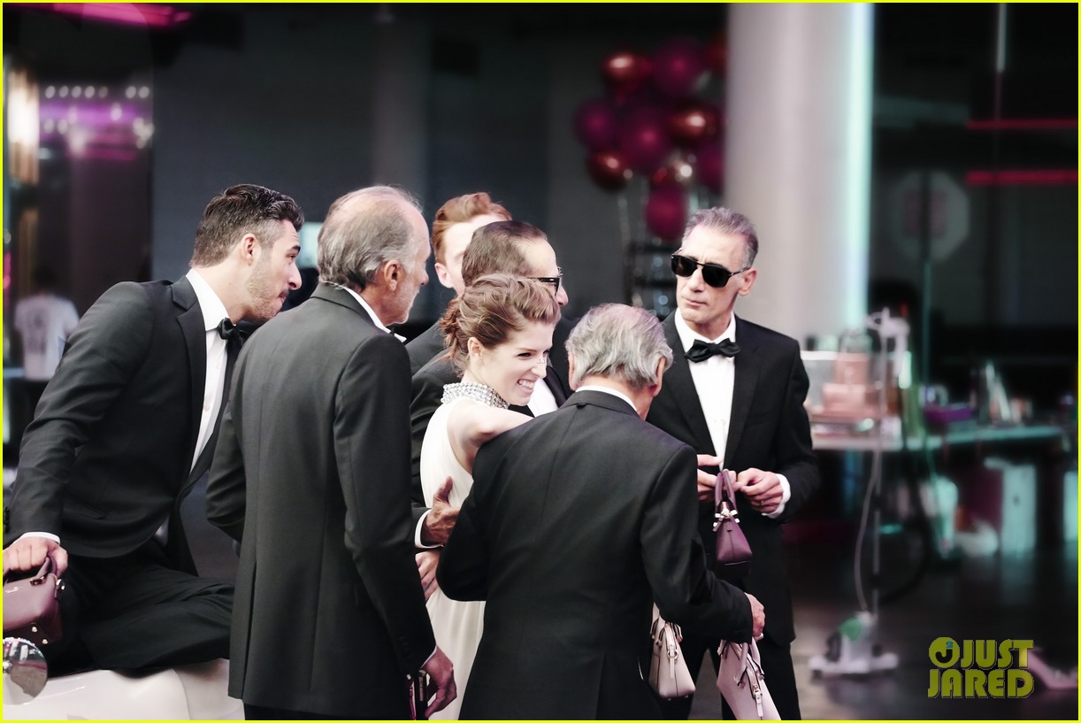 Anna Kendrick Go BehindTheScenes Of Her 'kate spade new york