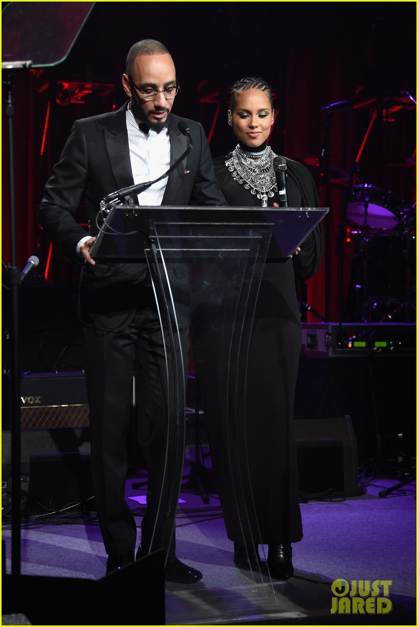 Alicia Keys Puts Her Baby Bump on Display During Angel Ball Performance