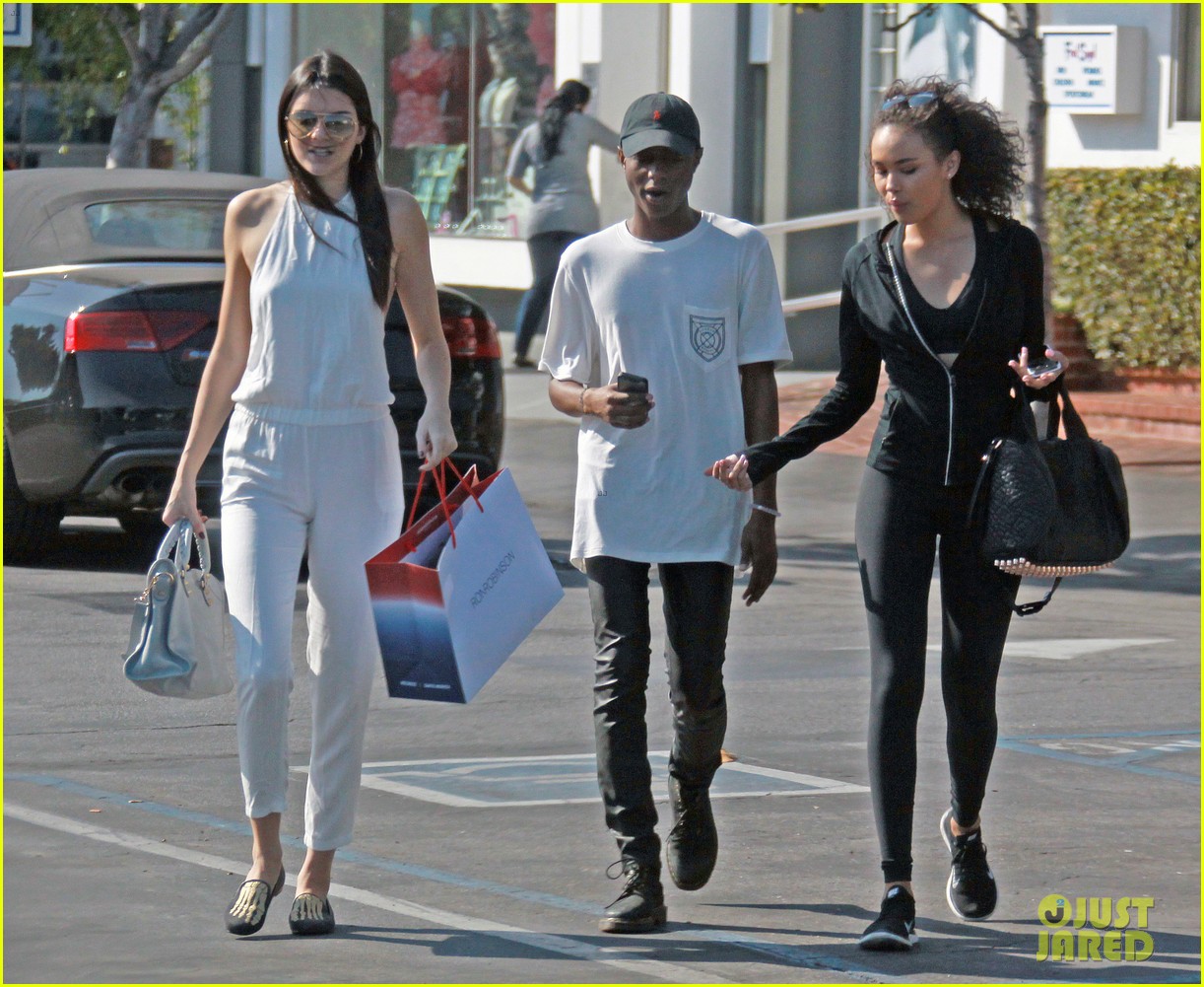 kendall kylie jenner catch up with friends separately 01