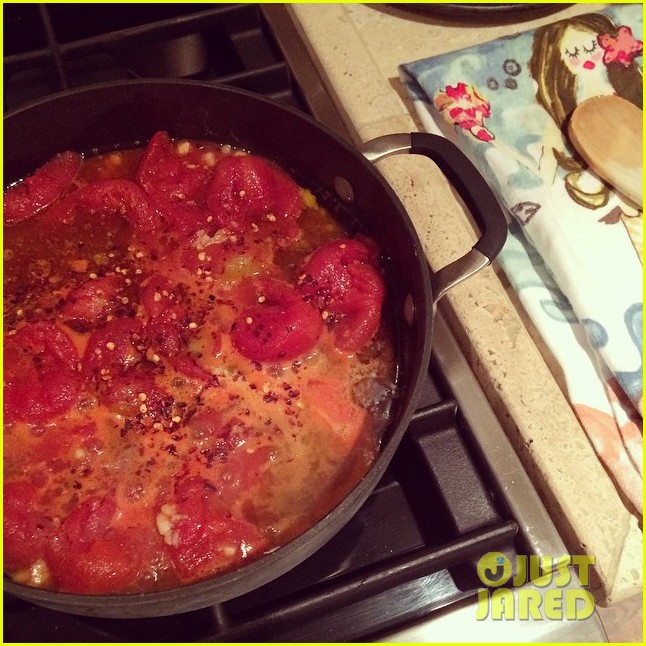 lea michele shows off amazing cooking skills 03