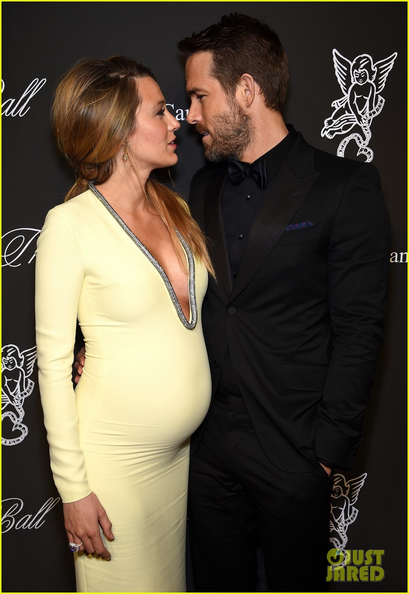 blake lively accentuates baby bump with a beaming ryan reynolds 043223438