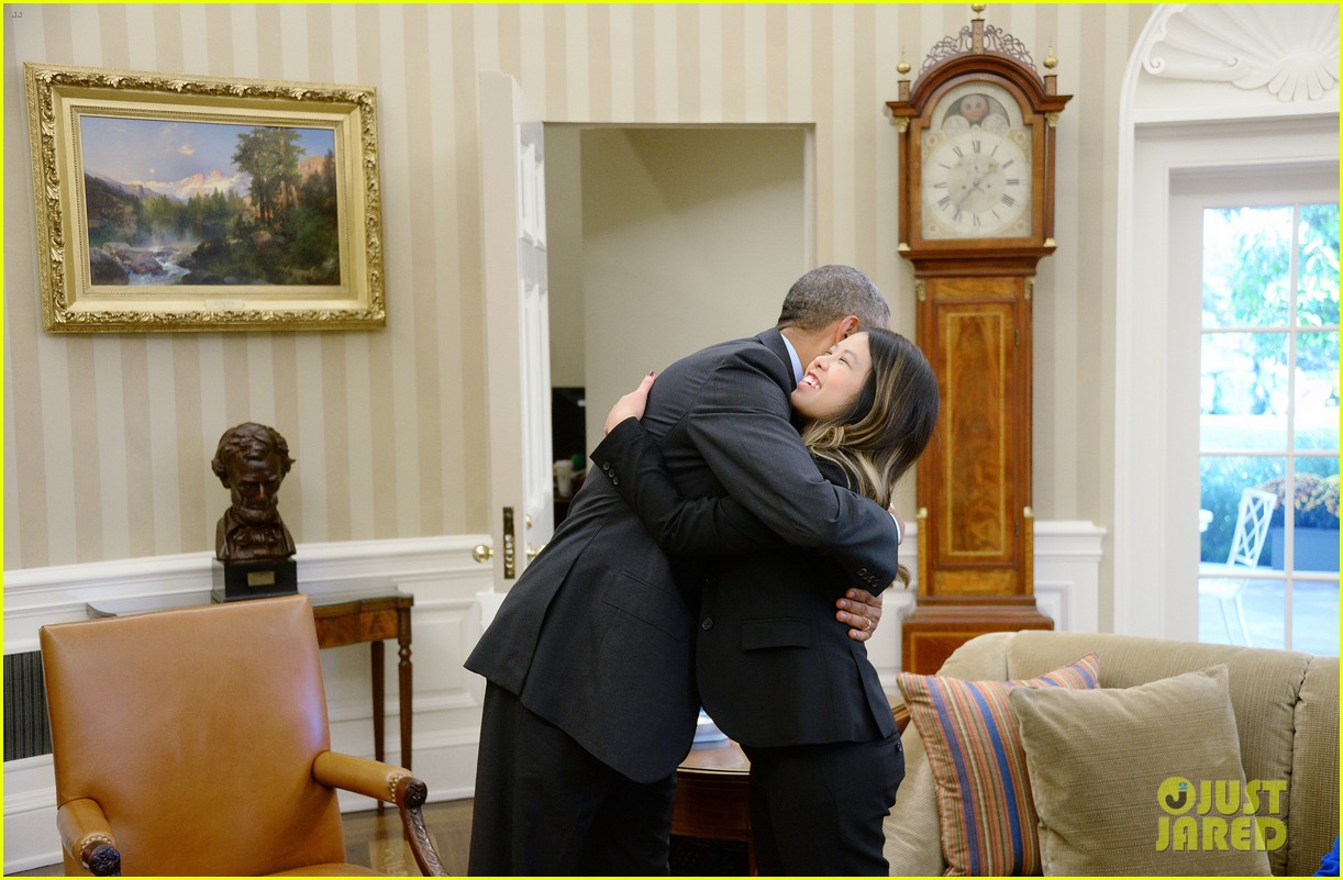 president obama meets nina pham nurse who survived ebola 083226920