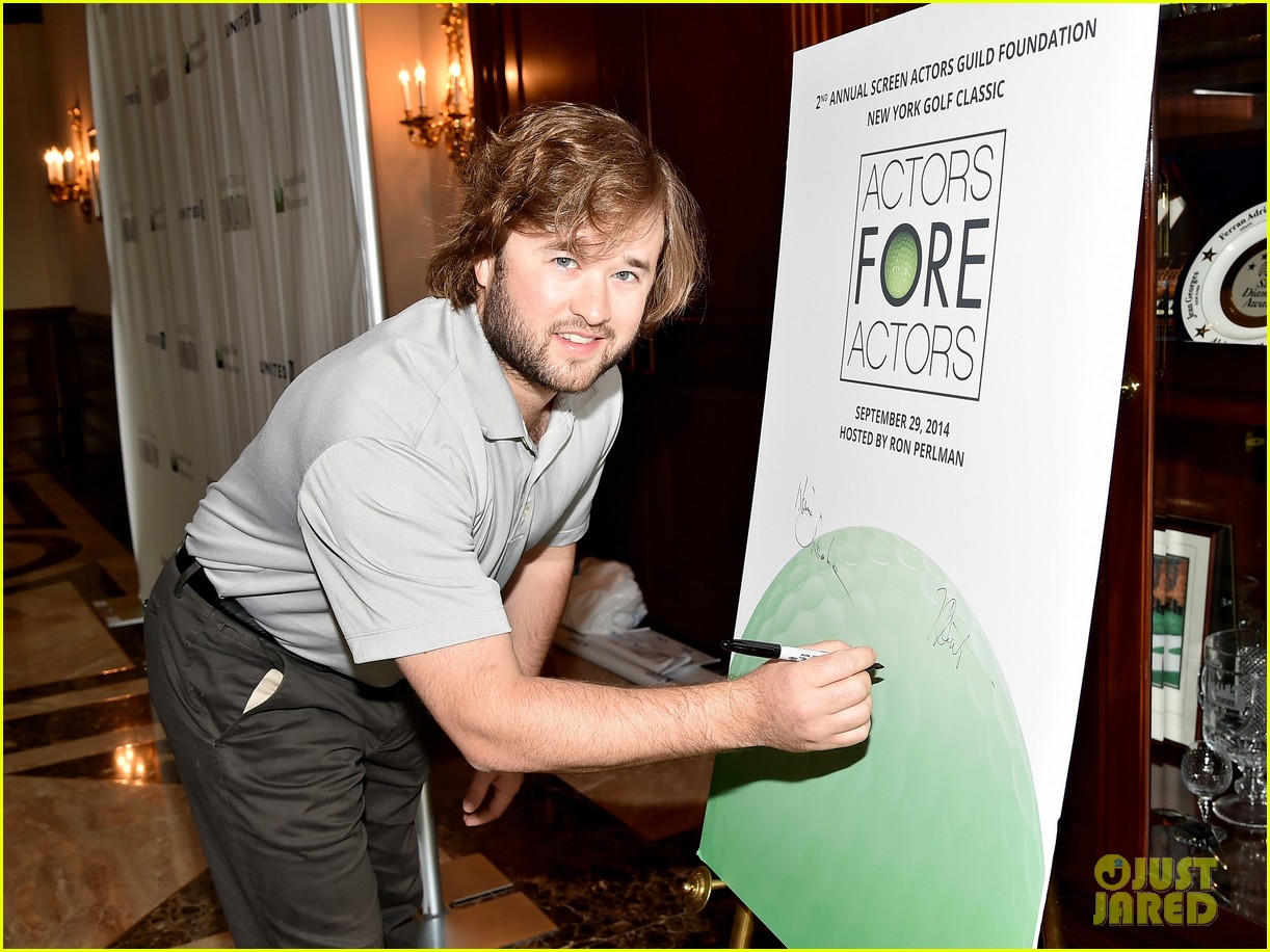 haley joel osment goes golding to benefit the sag foundation 06