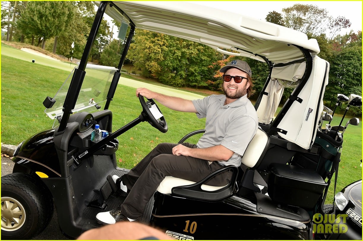 haley joel osment goes golding to benefit the sag foundation 113208652