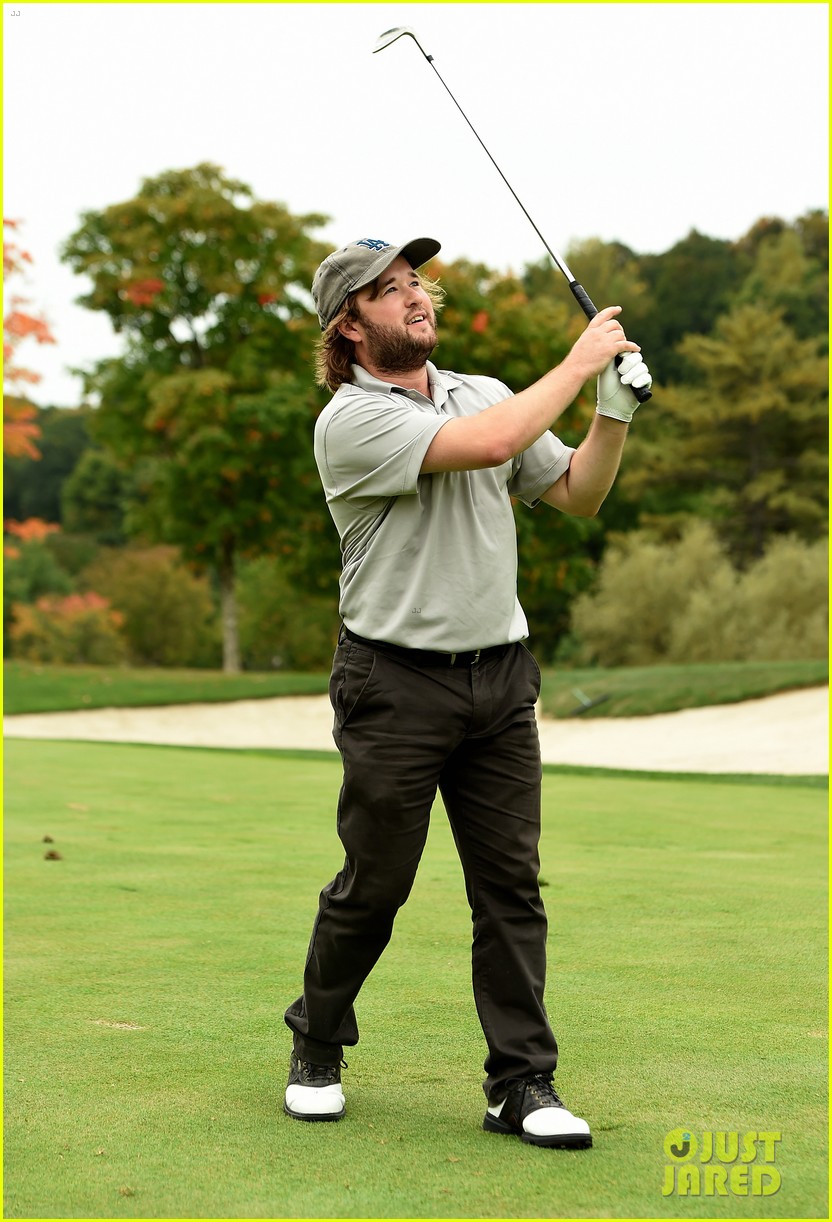 haley joel osment goes golding to benefit the sag foundation 123208653