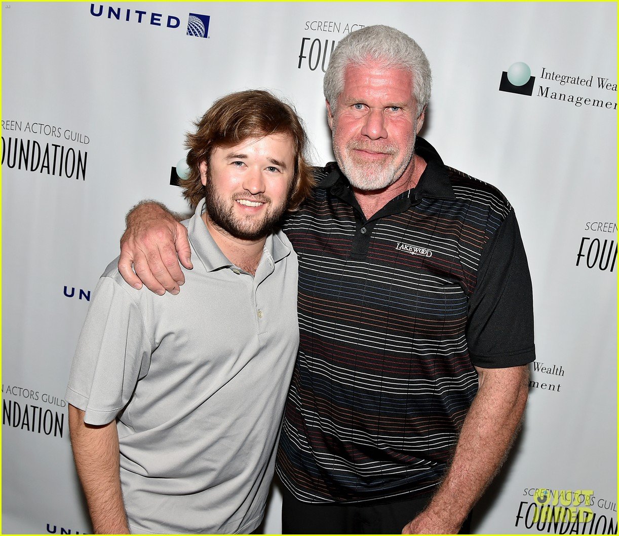 haley joel osment goes golding to benefit the sag foundation 14