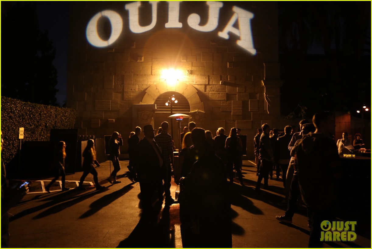 ouija cast joins just jared for a spooky seance 103218153