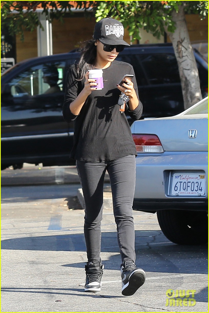 naya rivera shows her support the oakland raiders 013225717