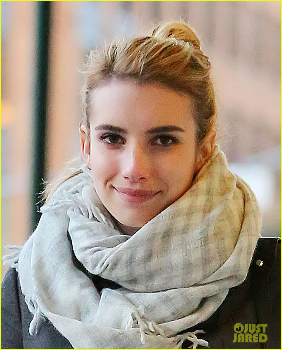 emma roberts loves listening to taylor swifts new album 033229405