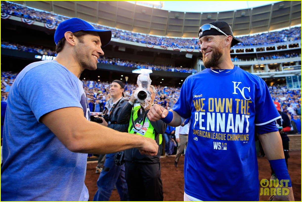 Paul Rudd Just Invited Us All to a Kegger at His Mom's House! Photo