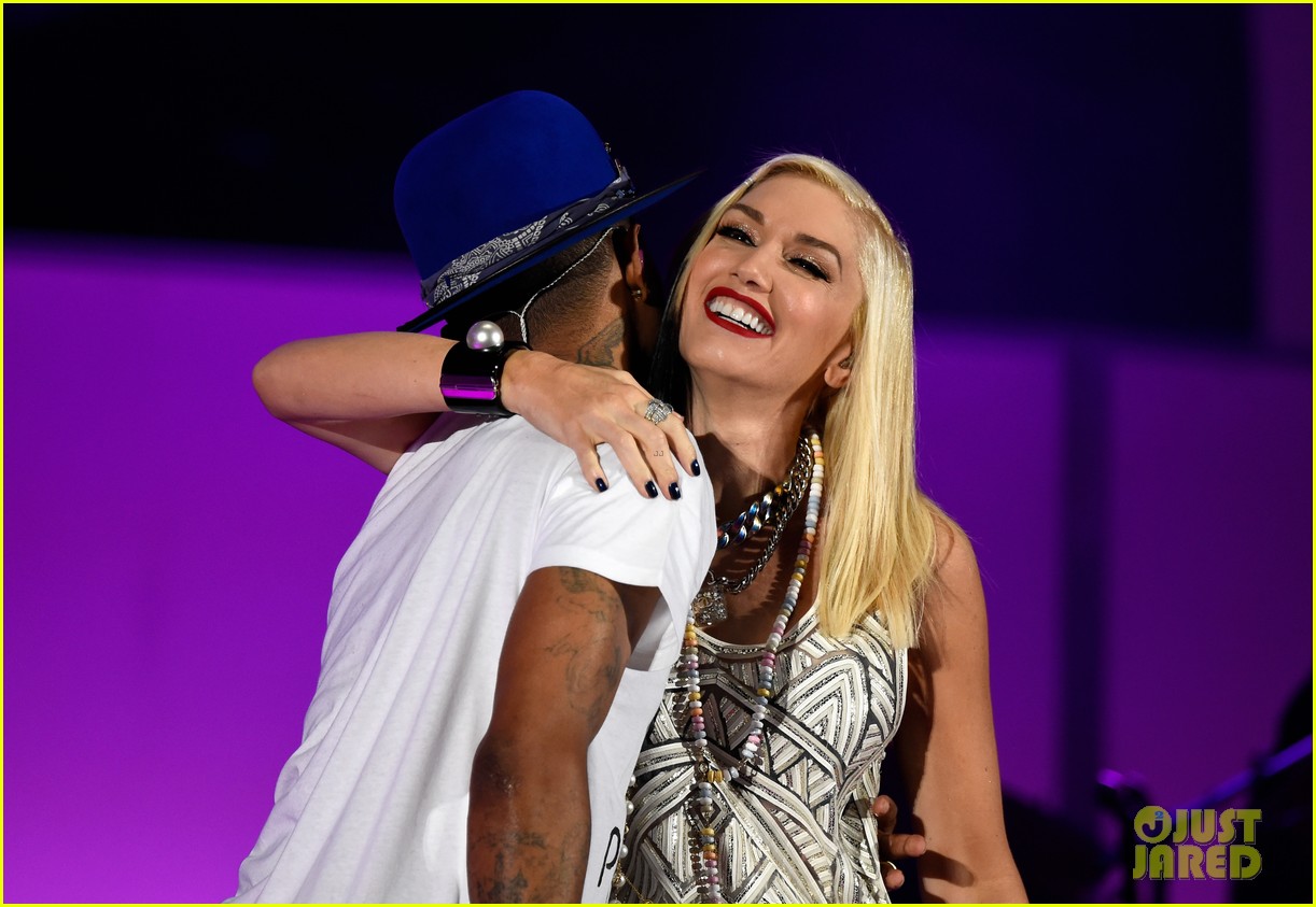 gwen stefani pharrell williams close out we can survive concert 043227251