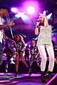 gwen stefani pharrell williams close out we can survive concert 03