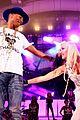 gwen stefani pharrell williams close out we can survive concert 10