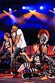 gwen stefani pharrell williams close out we can survive concert 16