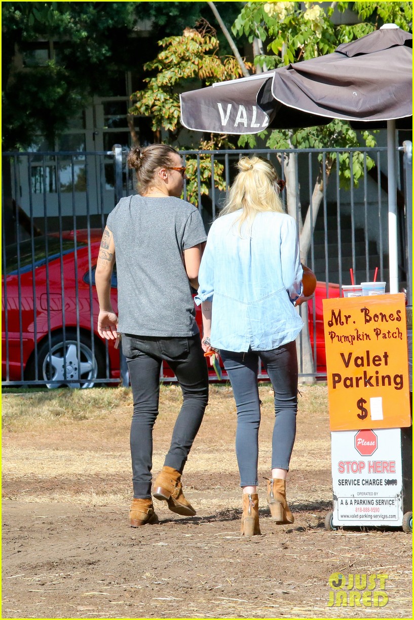 harry styles goes pumpkin picking with erin foster 113214395