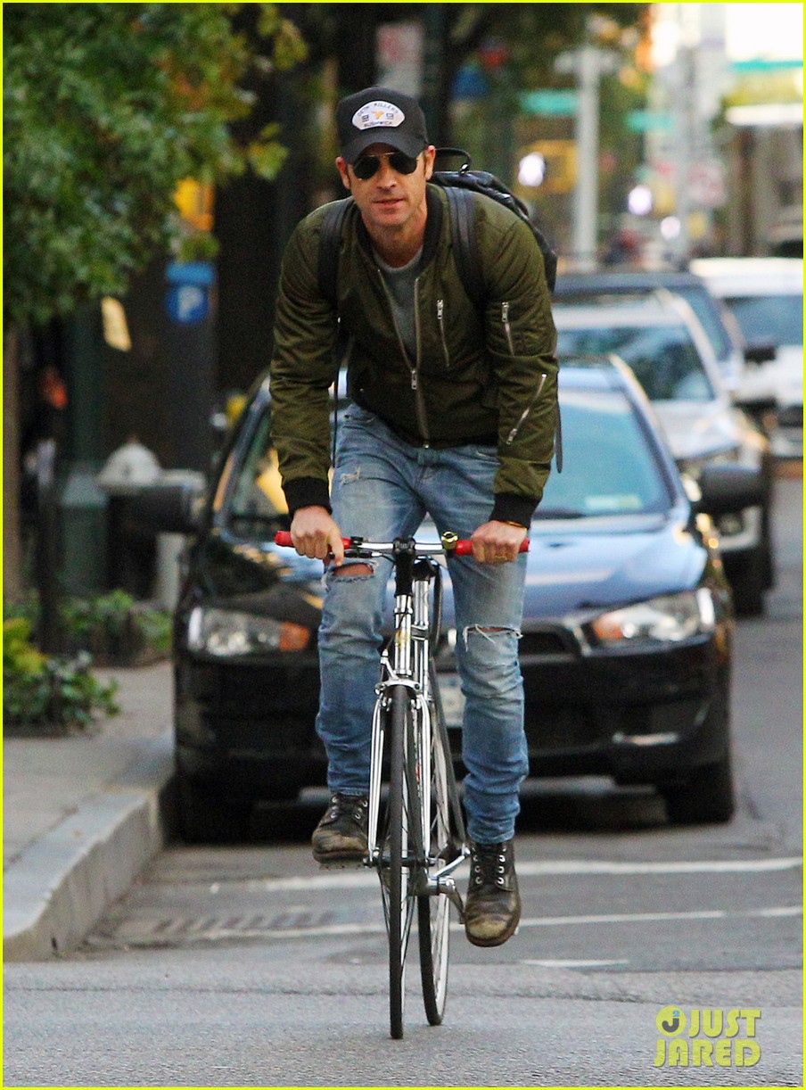 justin theroux dont pay attention to media scrutiny 033223493