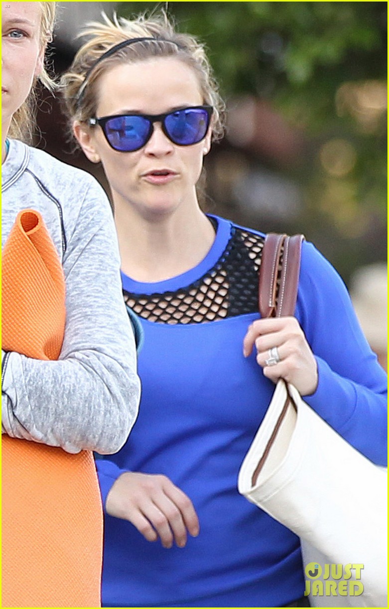 reese witherspoon renee zellweger join team nanci at als walk 02
