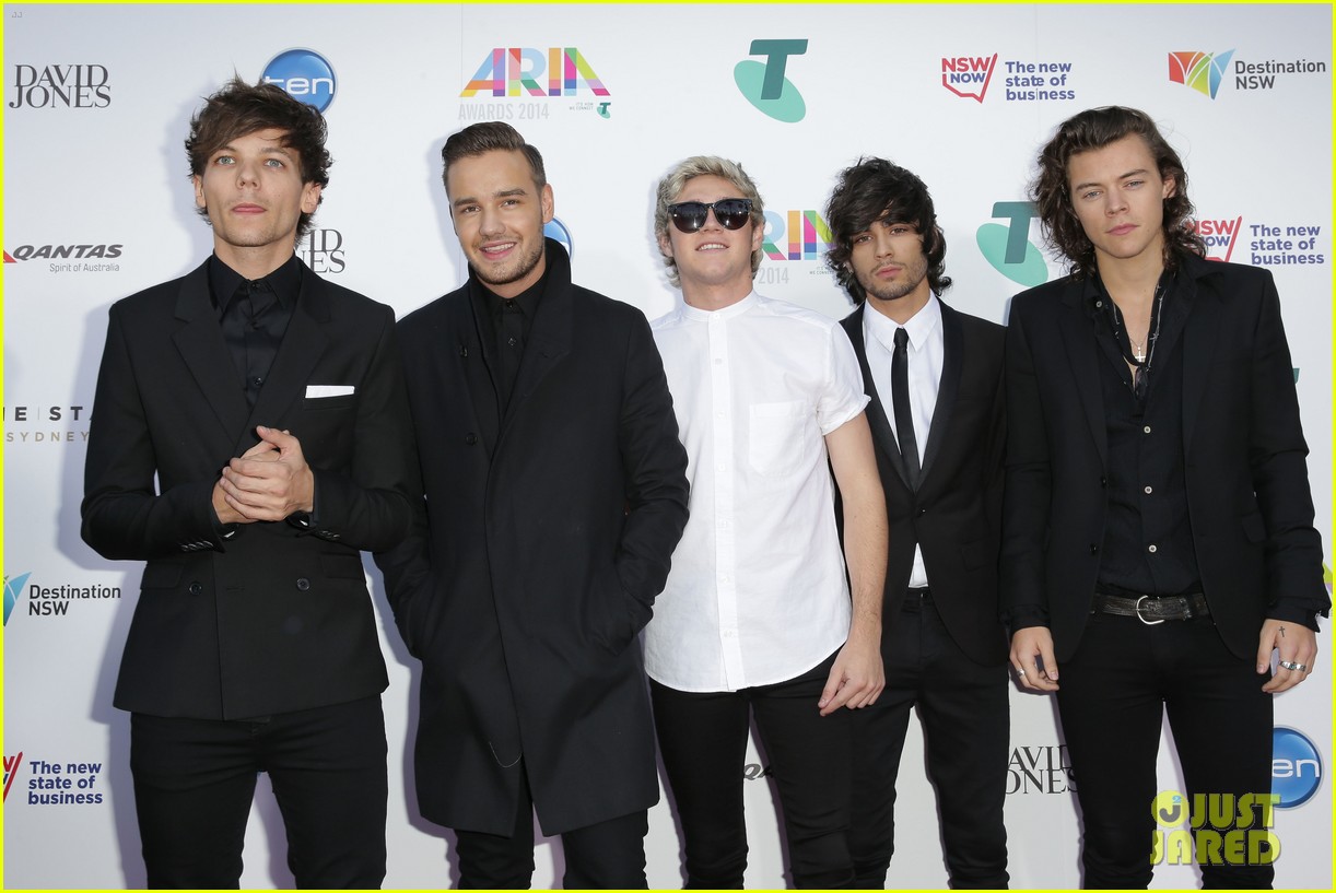one direction guys pull off sleek red carpet fashion at aria awards 033250087